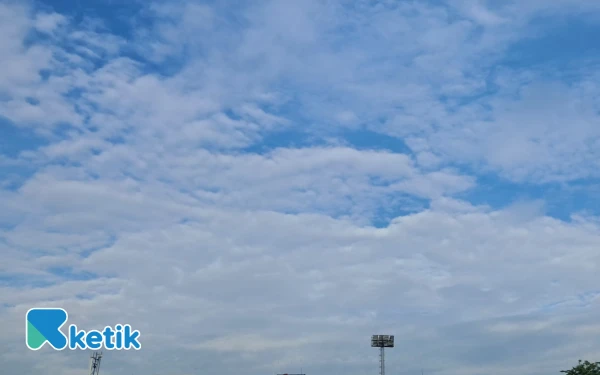Thumbnail Berita - Kota Surabaya dan Kota Blitar Diprediksi Berawan Hari Ini! Cek Daerahmu Sekarang