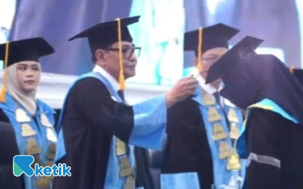 Thumbnail Berita - Dua Wisudawati Unhasa Genggong Raih IPK 4.0