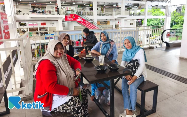 Thumbnail ‎Pasar Induk Among Tani Kebanjiran Penumpang Bus Trans Jatim   ‎