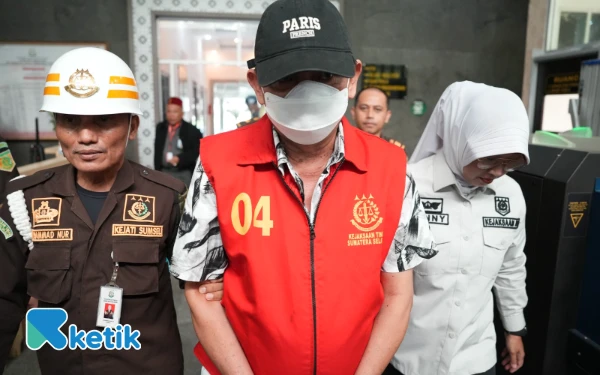 Thumbnail Sempat Mangkir, Dasril Akhirnya Ditahan! Tersangka Kasus KUR Mikro Bank Sumsel Babel