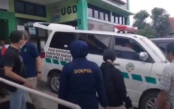 Thumbnail Berita - Diduga Keracunan MBG, Puluhan Siswa SD di Kabupaten Madiun Dilarikan ke Puskesmas