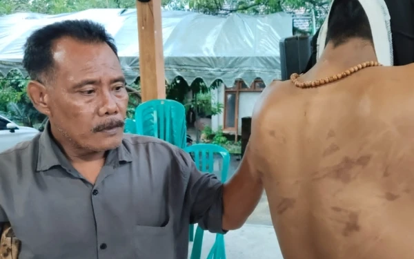 Thumbnail Berita - Tukang Las Jadi Korban Salah Tangkap Polres Tuban, Sempat Disiksa dan Dibekap