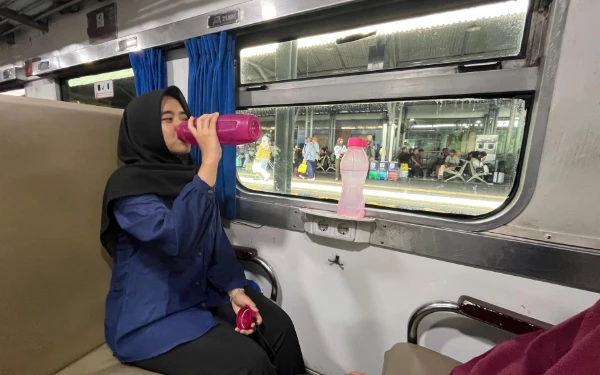 Thumbnail Berita - Lewat Kampanye "Jangan Lupa Bawa Tumbler" KAI Dorong Perjalanan Lebih Ramah Lingkungan