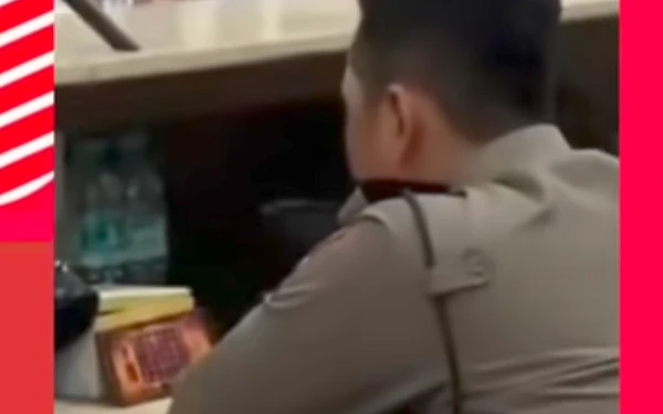 Thumbnail Oknum Diduga Main Judi Online di Balai Kota Surabaya Viral, Fikser Sebut Video Lama