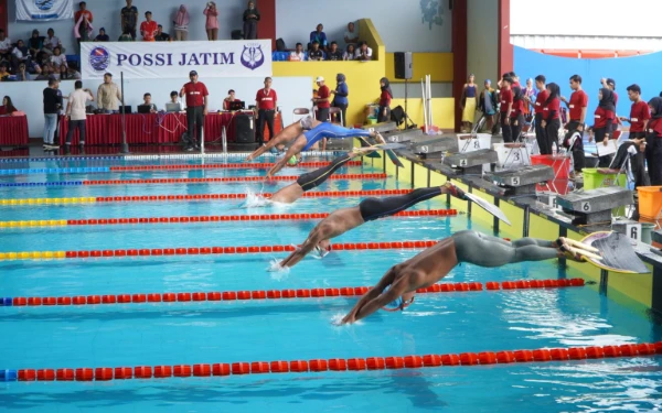 Thumbnail Berita - Surabaya Juara Umum Finswimming Piala Gubernur Jatim 2025! Raih 22 Emas di Malang