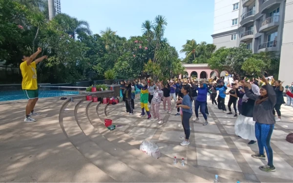 Thumbnail Berita - Pesta Zumba Tepi Kolam Renang, Hadirkan Kesan Segar dan Bugar Buat Peserta