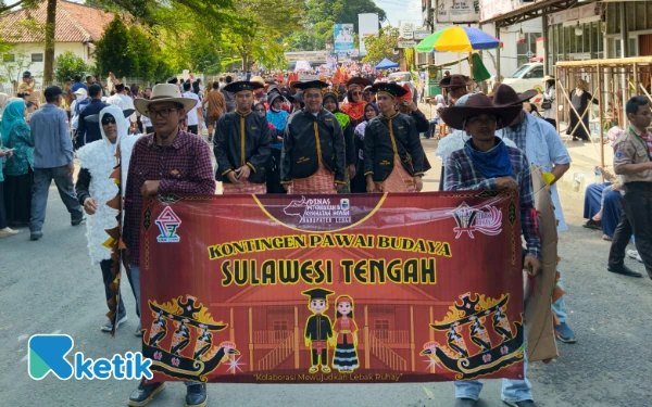 Thumbnail Berita - Kostum Domba dan Tarian Dero Bikin Heboh! Disnakeswan Lebak Tampilkan Filosofi Peternakan di Pawai HUT Ke-197
