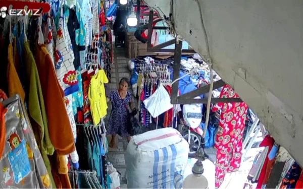 Thumbnail Berita - Aksi Berulang Curi Pakaian di Pasar 16 Ilir Palembang Berakhir, Wanita Ini Ditangkap Warga