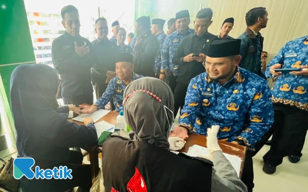 Bassam Awali Donor Darah di HUT Korpri Halmahera Selatan