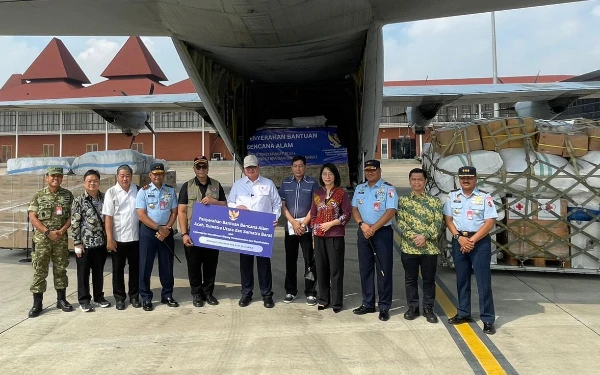 Thumbnail Berita - Alhamdulillah! 40 Ton Bantuan dari Kemenko Perekonomian Diserahkan untuk Korban Bencana Sumatera