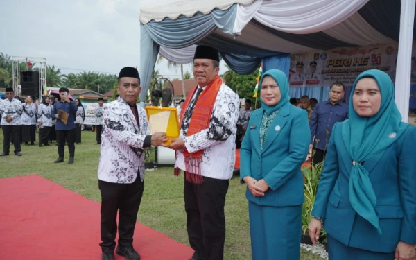 Thumbnail Bupati Asahan Tegaskan Guru Pondasi Generasi Emas di Upacara HGN 2025