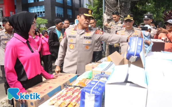 Thumbnail Berita - Kapolda Sumsel Lepas 25 Ton Bantuan untuk Warga Sumut Terisolasi Akibat Bencana Banjir