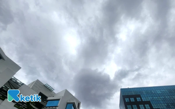 Cuaca Kota Surabaya 4 Desember 2025 Diprakirakan Berawan, Pacitan Hujan Ringan