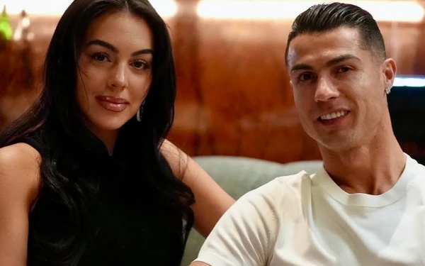 Thumbnail Berita - Cristiano Ronaldo Resmi Umumkan Pernikahan dengan Georgina Rodriguez di Kampung Halaman Sang Legenda