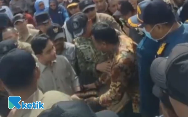 Panitia Pembangunan Masjid Darul Hidayah Serahkan Proposal Kubah Masjid ke Wapres Gibran