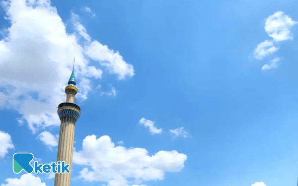 Thumbnail Berita - Cuaca Kota Surabaya 6 Desember 2025 Diprakirakan Berawan, Lamongan Hujan Ringan