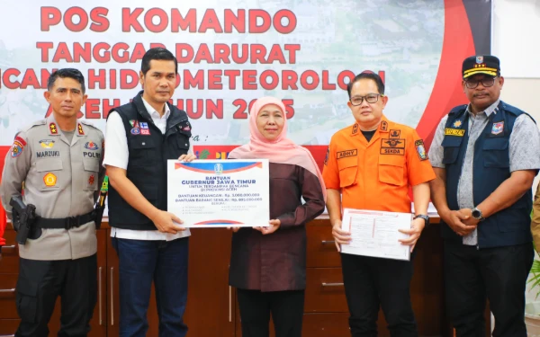 Thumbnail Gubernur Khofifah Serahkan Bantuan Kemanusiaan ‘Jawa Timur Peduli’ Senilai Rp3,895 Miliar untuk Korban Bencana Aceh