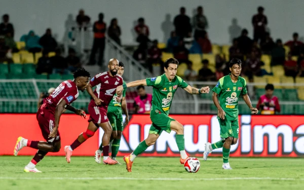 Thumbnail Berita - Persebaya Raih Hasil Imbang 1-1 Lawan PSM, Uston Gelar Evaluasi Besar-Besaran Saat Jeda Kompetisi