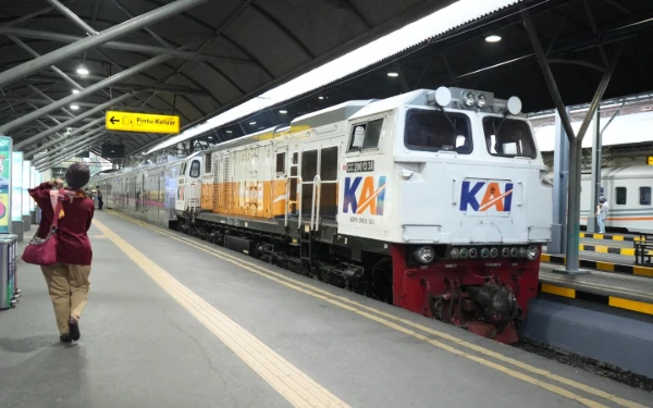 Thumbnail Berita - 53 Ribu Tiket Ludes! Diskon 30% KA Nataru Daop 8 Surabaya Diserbu, Segera Pesan Sebelum Kehabisan