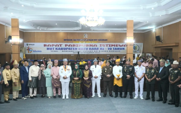Thumbnail Berita - Bupati Asahan Hadiri Rapat Paripurna Istimewa HUT ke-19 Kabupaten Batu Bara