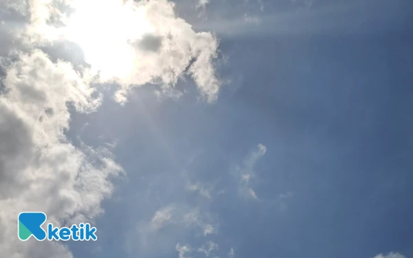 Thumbnail Berita - Cuaca Kota Jakarta 9 Desember 2025 Diprakirakan Berawan, Sejumlah Kota Lainnya Hujan Ringan