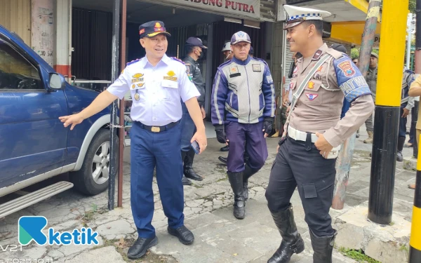 CBD Bondowoso Ditertibkan, Parkir Liar dan PKL Langgar Aturan Jadi Sasaran Operasi Gabungan