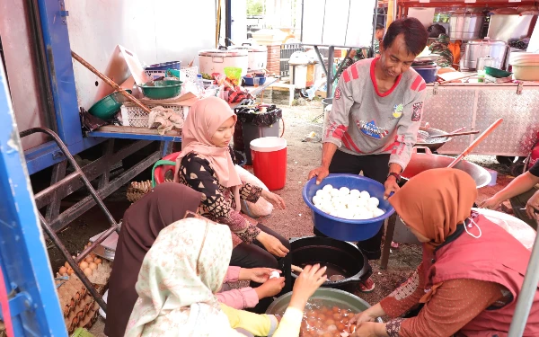 Thumbnail Berita - BNPB Pastikan Logistik dan Dapur Umum untuk Warga Palembayan Agam Sumbar Terpenuhi