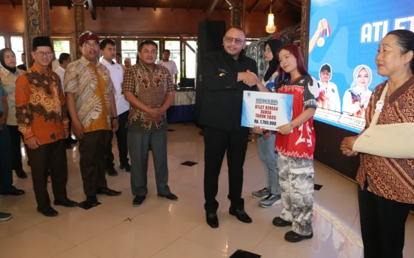 Thumbnail Berita - 149 Atlet dan 22 Pelatih Tegal Diberi Reward Wali Kota di Pendopo Ki Gede Sebayu