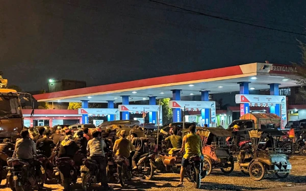 Warga Rantauprapat Antri SPBU hingga 4 Jam, Distribusi Telat Dampak Bencana