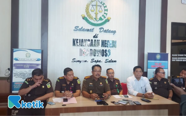 Dana Desa Raib Rp2,2 Miliar, Eks Kades dan Bendahara Padasan Bondowoso Digiring Jadi Tersangka