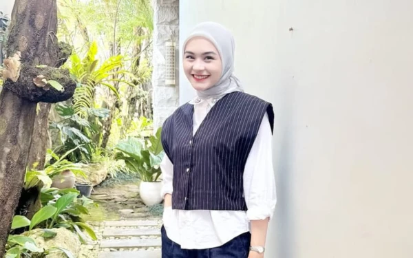 Thumbnail Berita - Dari Panggung ke Bisnis, Eks JKT48 Riskha Fairunissa Sukses Kelola Pusat Oleh-Oleh Terbesar di Kota Batu