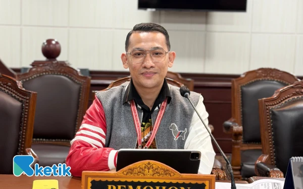 Thumbnail Berita - Husnul Jamil Bongkar Kekeliruan Hukum Mensos RI: Donasi Bencana Tak Wajib Izin Pemerintah