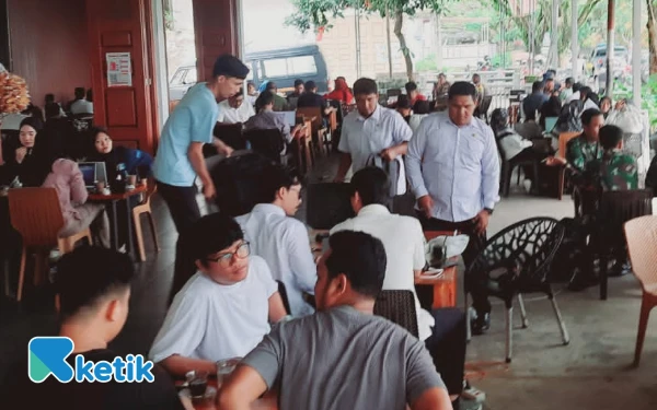 Banjir Ganggu Jaringan Internet di Aceh, Polres Abdya Buka Akses Starlink untuk Publik