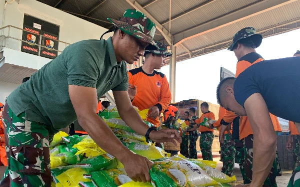 Thumbnail Berita - Ikatan Alumni ITS Salurkan 7 Ton Beras untuk Pospenas Lanud Sultan Iskandar Muda
