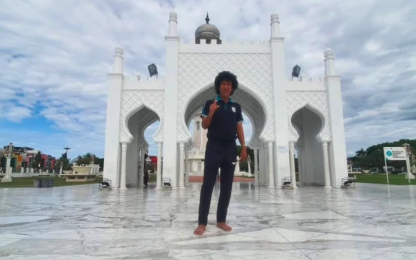 Thumbnail Berita - Legenda Timnas Mamak Al Hadad Sebut Raja Siahaan Layak Ketua PSSI Jatim, Ini Alasannya