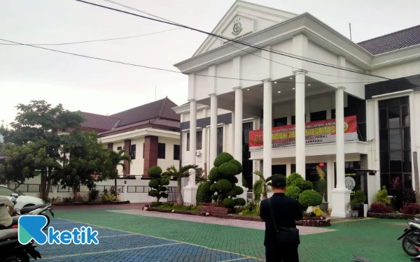 Eks Pj Bupati Sampang dan Dua Anggota DPRD Diperiksa Kejari Soal Dugaan Korupsi 19 Proyek Pendidikan