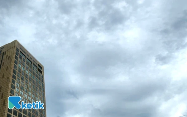 Thumbnail Berita - Kota Surabaya dan Kediri Diprakirakan Hujan Ringan 12 Desember 2025, Cek Info Cuaca Jawa Timur