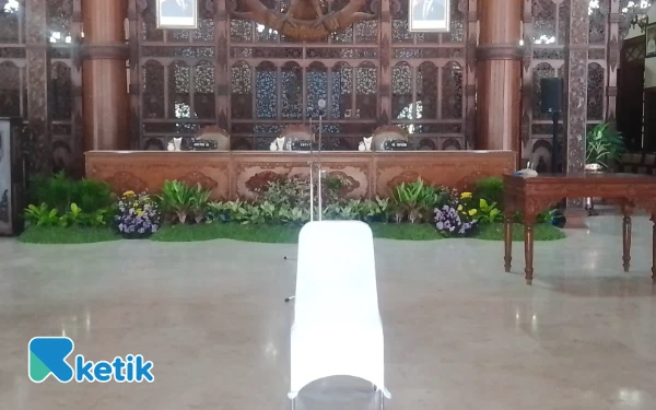 Thumbnail Berita - Diduga Melawan Atas Pelengseran Sekda, Pelantikan Kadisnakertrans Berujung Ketegangan