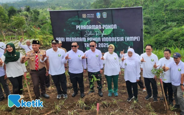 Gubernur Khofifah Gaungkan Harmony With Disaster, Galakkan Menanam Pohon dan Sedekah Oksigen