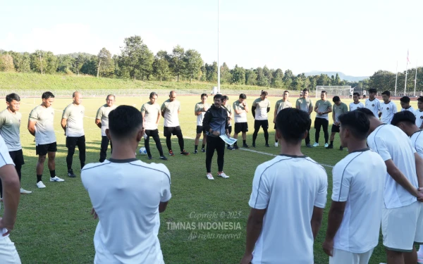 Thumbnail Berita - Timnas Indonesia U-22 Gagal Lolos ke Semifinal SEA Games 2025, Indra Sjafri: Tanggung Jawab Saya
