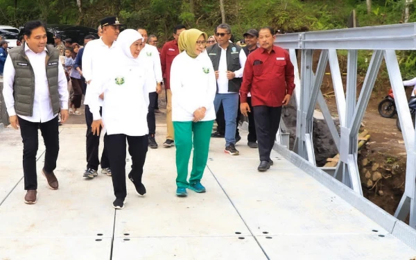 Thumbnail Berita - Gubernur Khofifah Pastikan Dua Jembatan di Kecamatan Senduro Lumajang Selesai Akhir Tahun