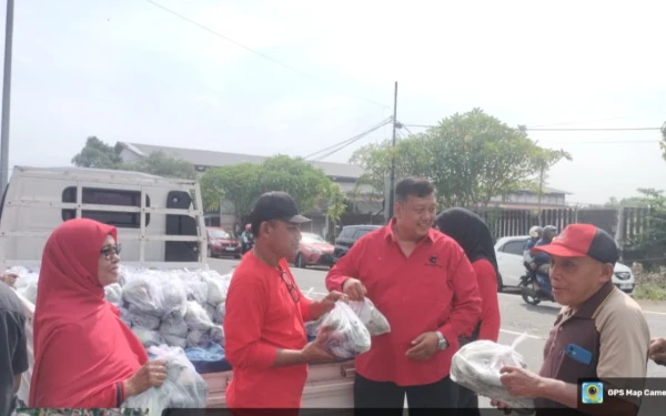 Aksi Sosial PDI Perjuangan Kediri, Ratusan Paket Sayur dan Makanan Bergizi Dibagikan ke Warga