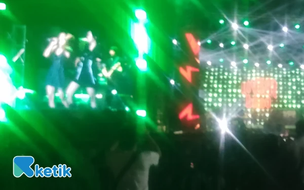 Thumbnail Berita - Dewa 19 Sukses Guncang Brebes dalam Konser Naragigs 2025 ‎