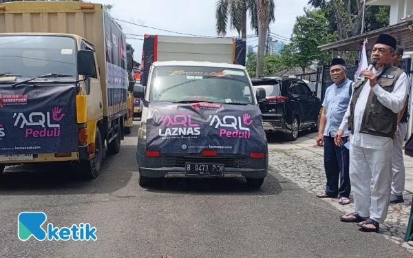 KH Bachtiar Nasir Lepas 20 Ton Bantuan Logistik ke Aceh