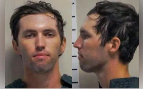 Thumbnail Berita - Terdakwa Pembunuhan Charlie Kirk, Tyler Robinson Tampil Perdana di Ruang Sidang