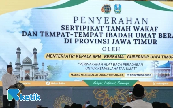Menteri ATR/BPN dan Gubernur Jatim Serahkan 2.532 Sertipikat Tanah Wakaf dan Rumah Ibadah.