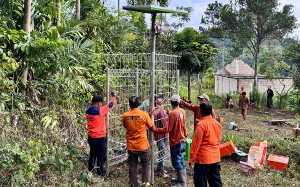 Thumbnail Berita - Antisipasi Cuaca Ekstrem, BPBD Jatim Pasang EWS di Enam Daerah Rawan Banjir dan Longsor