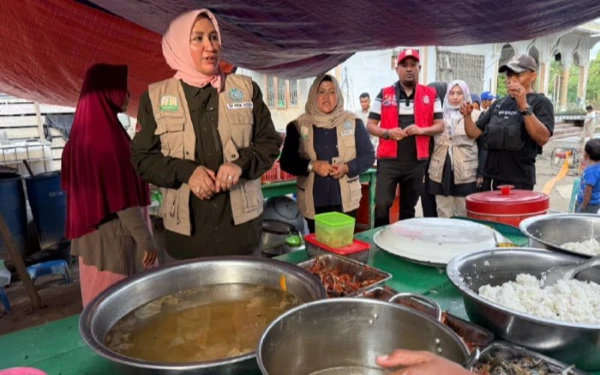 Sosok Marlina Muzakir, Istri Pertama Gubernur Aceh yang Sigap Bantu dan Hibur Rakyatnya di Pengungsian