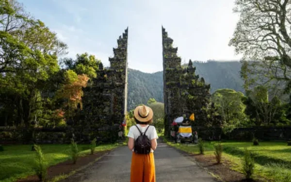 Thumbnail Berita - Libur Nataru 2025, Kemenpar Dorong Wisata Domestik Lewat Kampanye #DiIndonesiaAja