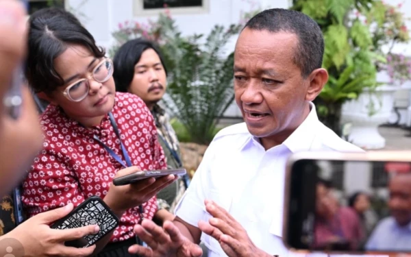 Thumbnail Berita - Bahlil Pastikan Stok BBM dan LPG Aman Saat Libur Nataru